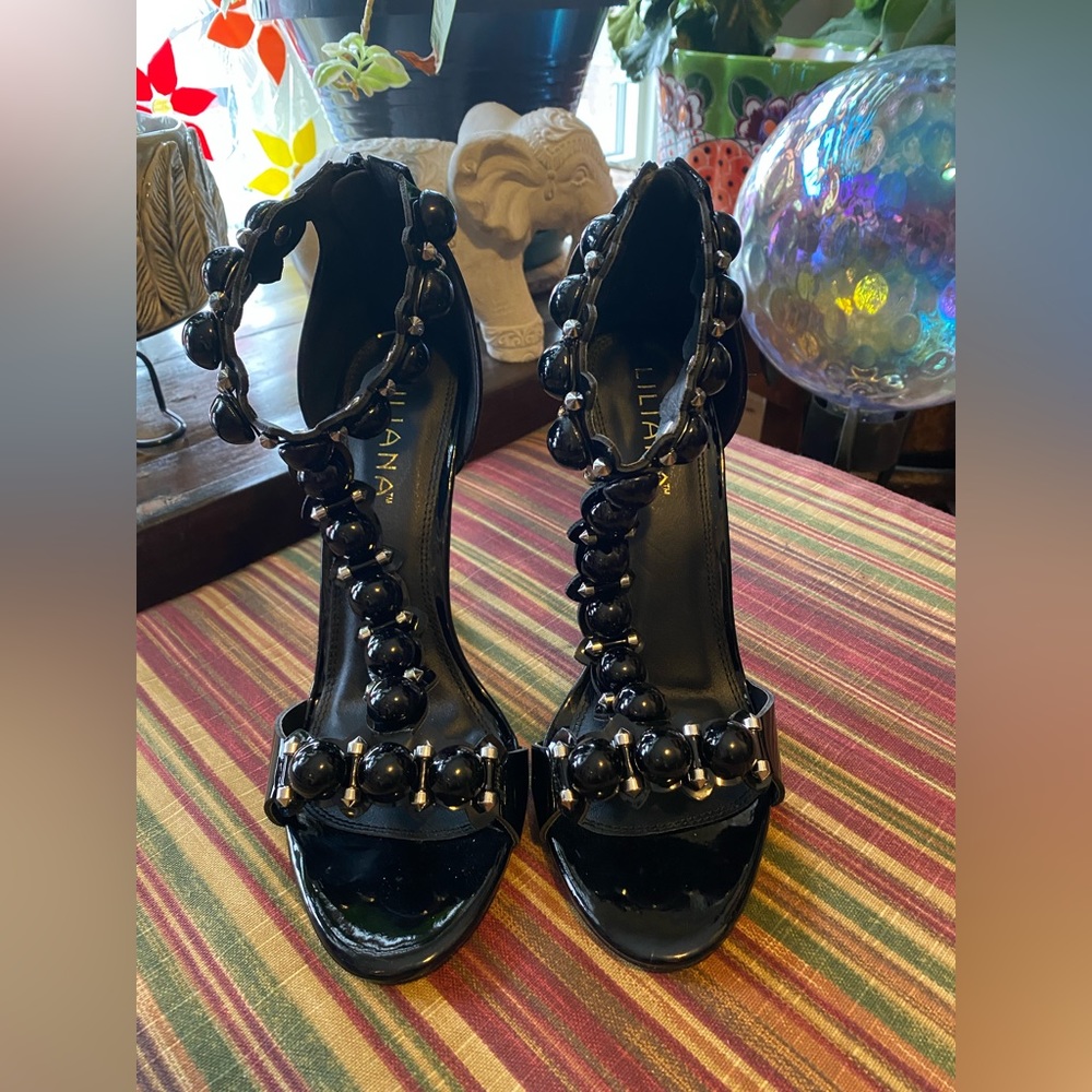 Liliana black patent strappy high heels with back zipper in great condition